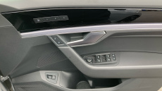 Volkswagen Touareg 3.0 V6 TDI 4Motion Black Edition 5dr Tip Auto Diesel Estate